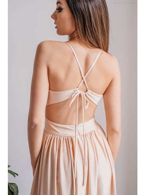 Emma - V-kivágású make-up színű elasztikus anyagú ruha különleges hátrésszel