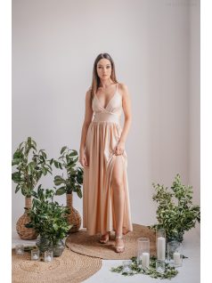   Emma - V-kivágású make-up színű elasztikus anyagú ruha különleges hátrésszel