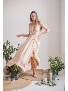 V kivágású, elasztikus anyagból készült, pezsgő színű maxi ruha. 
