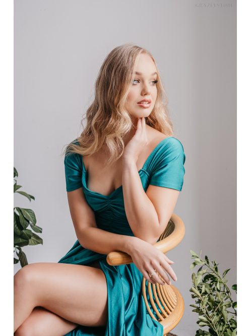 Inez – ráncolt felsőrészű, romantikus ujjú boyscout zöld maxi ruha elasztikus anyagból