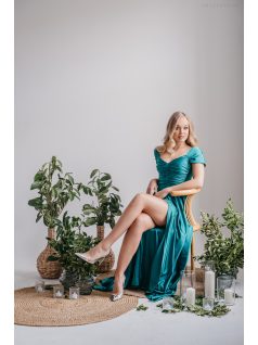   Inez – ráncolt felsőrészű, romantikus ujjú boyscout zöld maxi ruha elasztikus anyagból