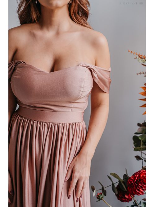 Romantikus, elasztikus anyagú crop top coffee-cream színben. 