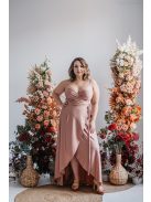 Vékony pántos átlapolós alkalmi ruha ruha aszimmetrikus szoknyával.