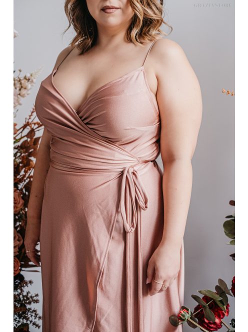 Vékony pántos átlapolós alkalmi ruha ruha aszimmetrikus szoknyával.