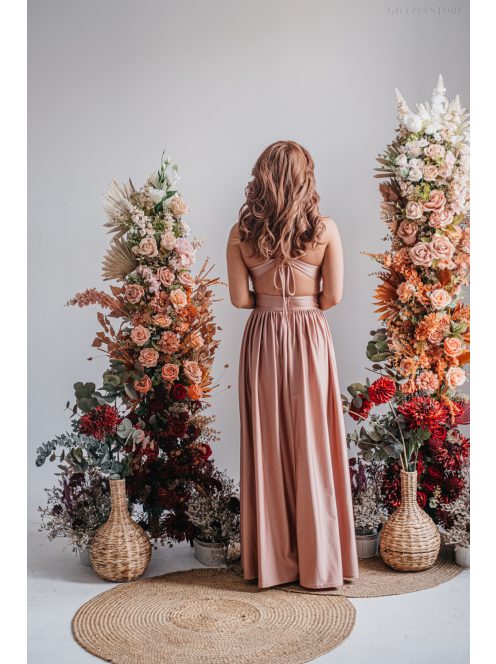 Emma - V-kivágású coffee-cream színű elasztikus anyagú ruha különleges hátrésszel