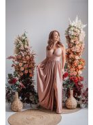 Emma - V-kivágású coffee-cream színű elasztikus anyagú ruha különleges hátrésszel