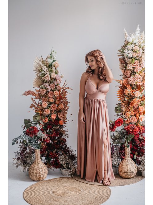 Emma - V-kivágású coffee-cream színű elasztikus anyagú ruha különleges hátrésszel