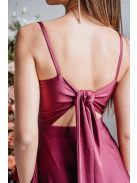 Bordó színű alkalmi ruha különleges hátmegoldással. 