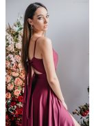 Bordó színű alkalmi ruha különleges hátmegoldással. 
