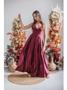 V-kivágású alkalmi ruha spagetti pántokkal bolero színben.