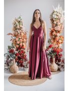 V-kivágású alkalmi ruha spagetti pántokkal bolero színben.