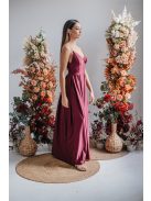 V-kivágású alkalmi ruha spagetti pántokkal bolero színben.