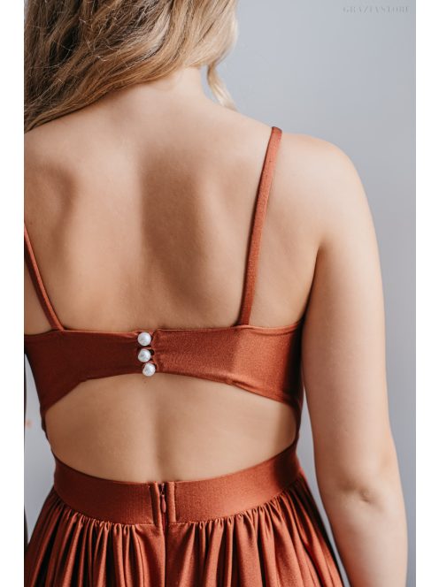 Különleges alkalmi maxi ruha rozsdabarna színben.