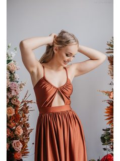   Lidia - különleges maxi ruha dattero színben elasztikus anyagból