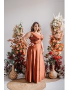 Rozsdabarna színű, V-kivágású alkalmi maxi ruha a letisztult eleganciáért.