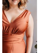 Rozsdabarna színű, V-kivágású alkalmi maxi ruha a letisztult eleganciáért.