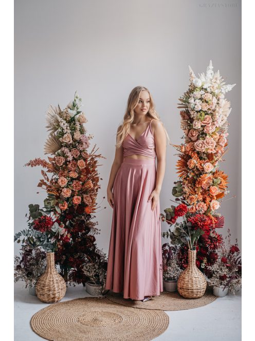 Légy az alkalmak sztárja ebben a különleges mályva maxi ruhában!