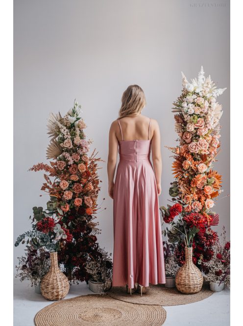 Légy az alkalmak sztárja ebben a különleges mályva maxi ruhában!