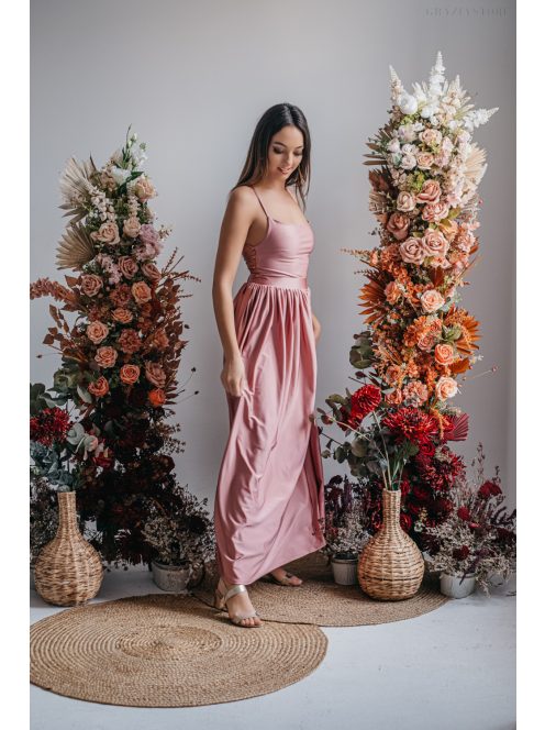 Hátán pántos, mályva színű maxi ruha alkalmakra, koszorúslányoknak.