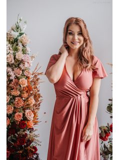 Alina – rövid ujjas átlapolt maxi ruha kenya színben