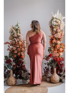 Lili - kenya színű csavart elejű szűk fazonú maxi ruha 