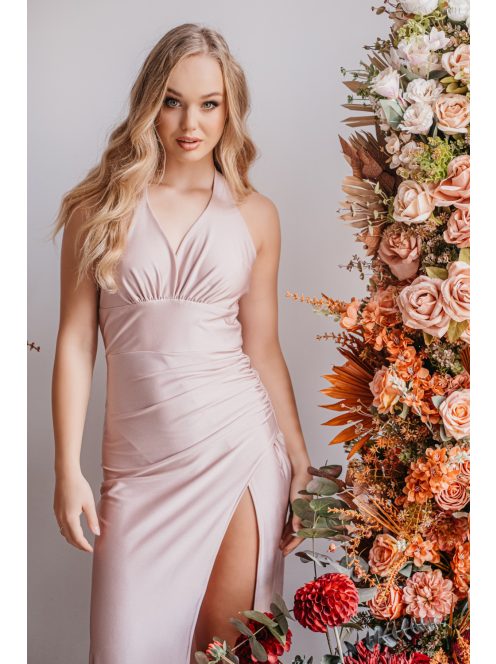 Szabina – V-kivágású szűk fazonú púder színű ruha elasztikus anyagból 