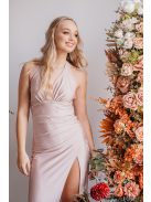 Szabina – V-kivágású szűk fazonú púder színű ruha elasztikus anyagból 