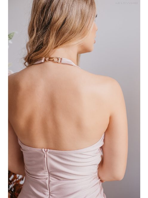 Szabina – V-kivágású szűk fazonú púder színű ruha elasztikus anyagból 