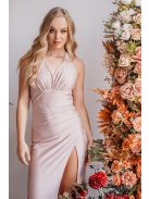 Szabina – V-kivágású szűk fazonú púder színű ruha elasztikus anyagból 