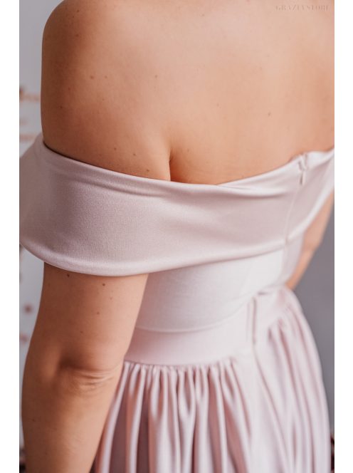 Púder színű, szív kivágású maxi ruha, modern hercegnőknek.