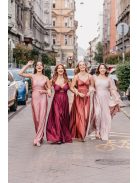 U-kivágású maxi ruha strasszköves tüll ujjakkal púder színben.