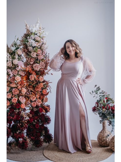 Adél– U-kivágású maxi ruha strasszköves tüll ujjakkal púder színben