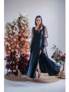 Adél– U-kivágású maxi ruha strasszköves tüll ujjakkal fekete színben