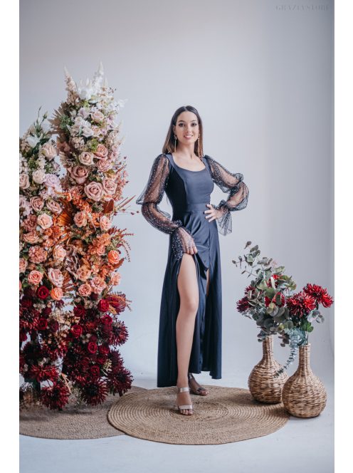 Adél– U-kivágású maxi ruha strasszköves tüll ujjakkal fekete színben