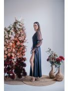 Adél– U-kivágású maxi ruha strasszköves tüll ujjakkal fekete színben