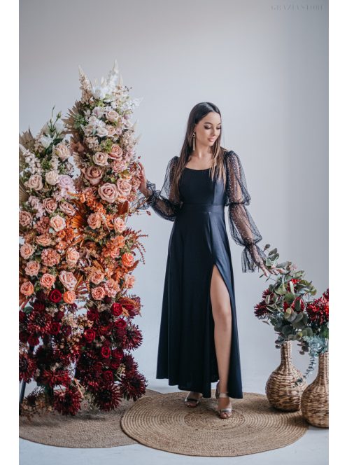 Adél– U-kivágású maxi ruha strasszköves tüll ujjakkal fekete színben