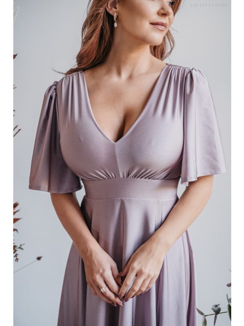 V-kivágású maxi ruha, lágyan eső rövid ujjakkal, lila színben.