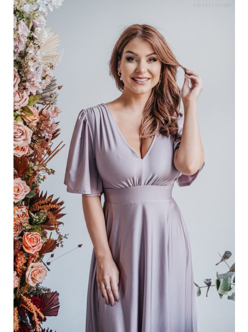 V-kivágású maxi ruha, lágyan eső rövid ujjakkal, lila színben.
