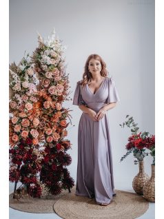   Nelli - V kivágású alchimia színű maxi ruha rövid ujjakkal 