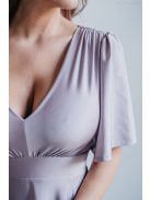 V-kivágású maxi ruha, lágyan eső rövid ujjakkal, lila színben.