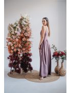 V-kivágású maxi ruha spagetti pántokkal sötétmályva színben.