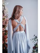 Különleges maxi ruha keresztezett hátrésszel ezüst színben.