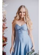 Hátnélküli ruha, pántokkal különlegessé téve, acélkék színben.