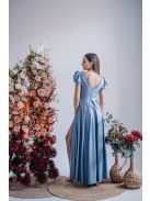 Enyhén puffos ujjú ráncolt dekoltázsú maxi ruha riva színben.