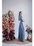 Enyhén puffos ujjú ráncolt dekoltázsú maxi ruha riva színben.