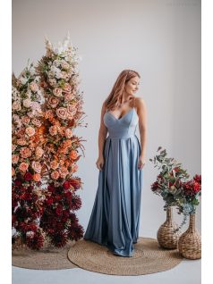   Zenina – V-kivágású maxi ruha spagetti pántokkal riva színben 