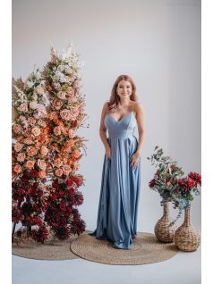   Zenina – V-kivágású maxi ruha spagetti pántokkal riva színben 