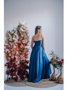 Antónia – Vékony pántos átlapolós ruha aszimmetrikus szoknyával isola színben