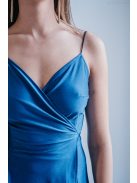 Antónia – Vékony pántos átlapolós ruha aszimmetrikus szoknyával isola színben