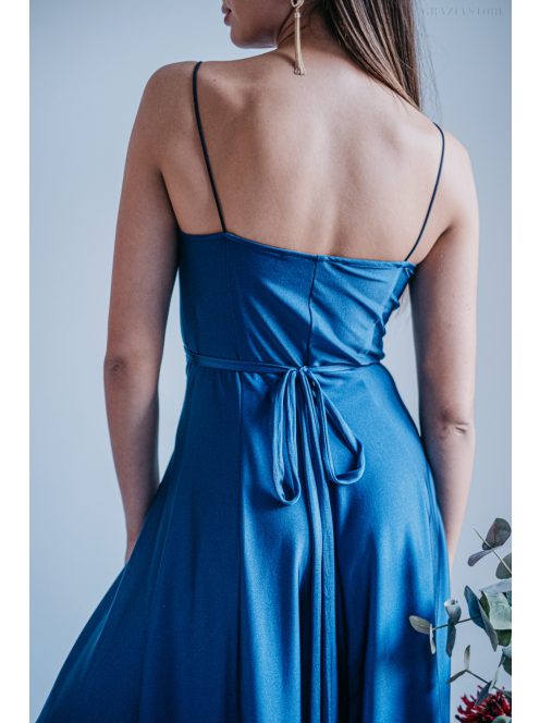 Antónia – Vékony pántos átlapolós ruha aszimmetrikus szoknyával isola színben